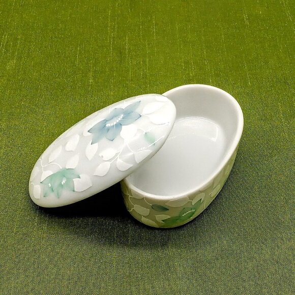 Symphony Otagiri Japan Oval Porcelain Trinket Box - Picture 3 of 6